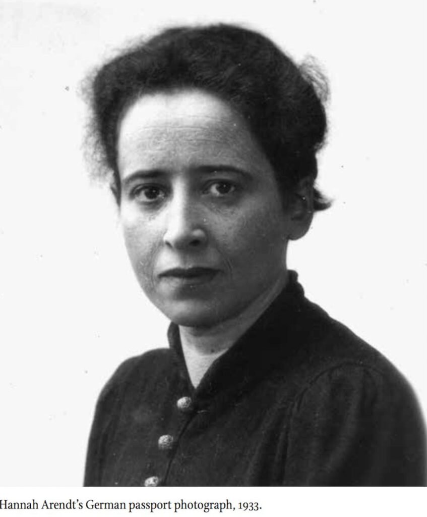 Los orígenes del totalitarismo: la advertencia de Arendt sobre la manipulación de la realidad