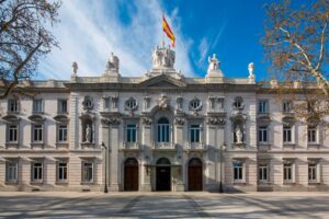 Fachada de un tribunal español utilizada para ilustrar el impacto económico de las sentencias judiciales sobre las cuentas públicas.