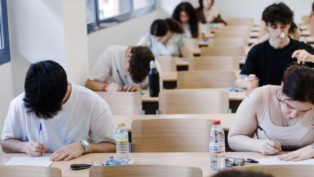 España vuelve a caer en PISA y reabre el debate sobre qué se enseña y cómo